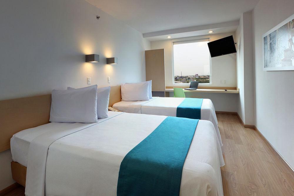 One Irapuato Hotel Luaran gambar