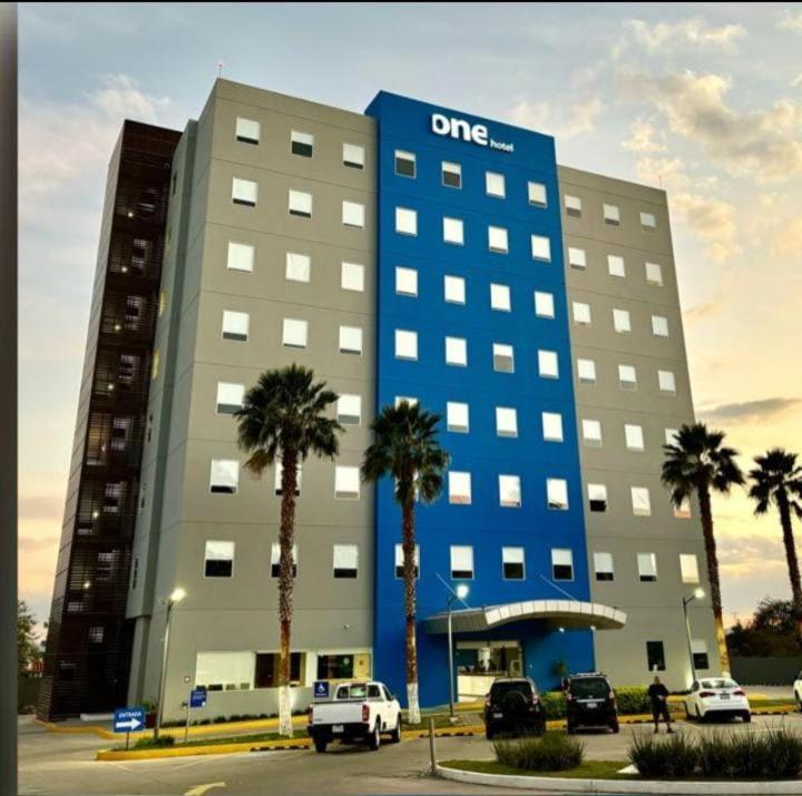 One Irapuato Hotel Luaran gambar