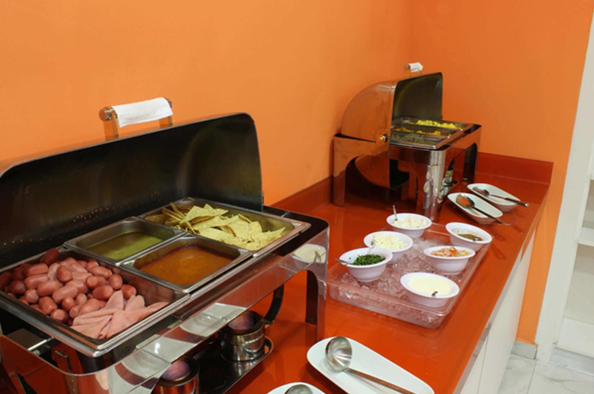 One Irapuato Hotel Luaran gambar