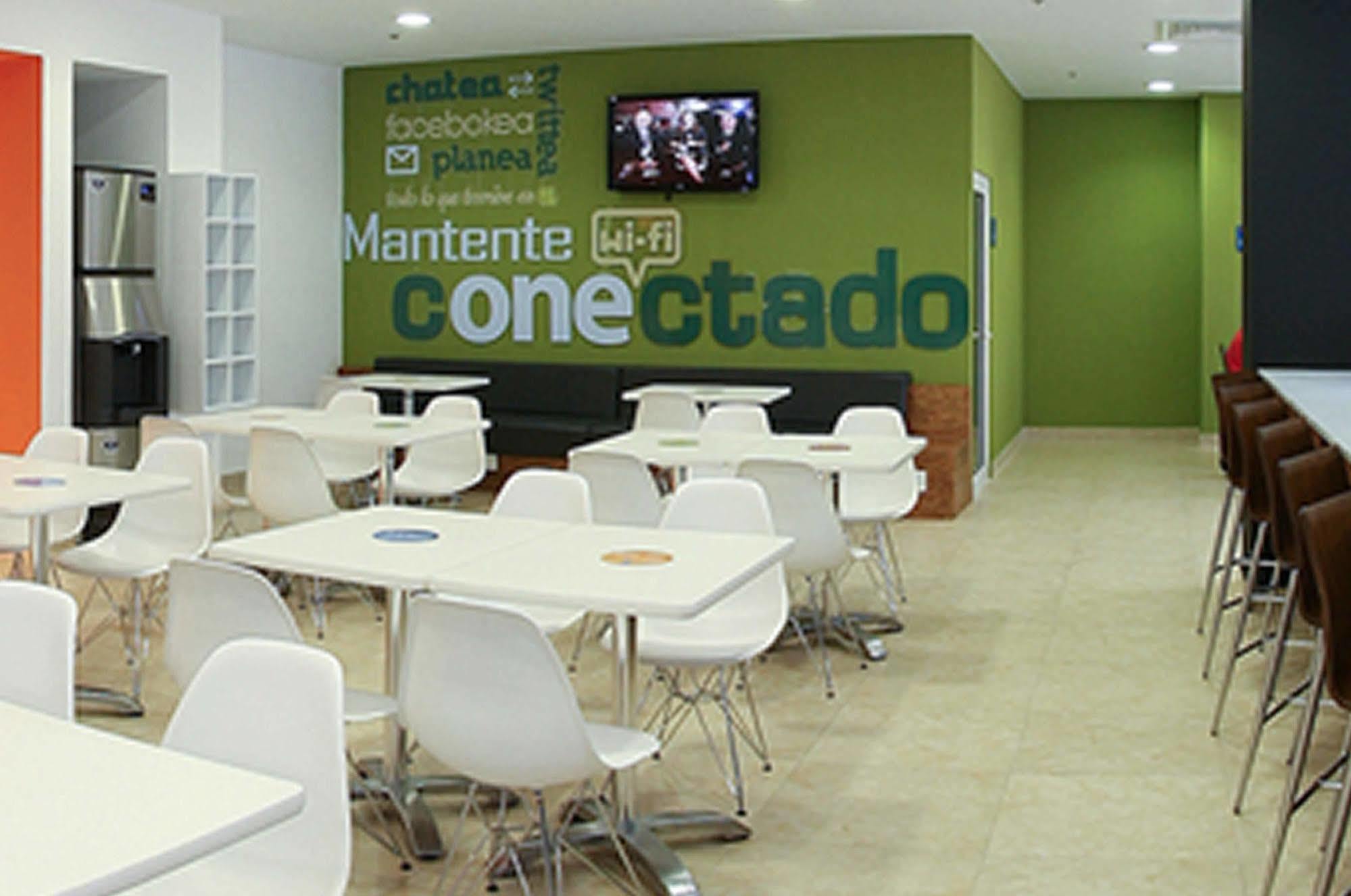 One Irapuato Hotel Luaran gambar